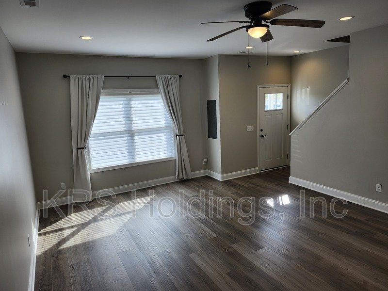 October Special-$500 OFF 1ST MONTH'S RENT-Practically New 3 BR, 2.5 Bath Townhome, Great Harrisonburg Location property image