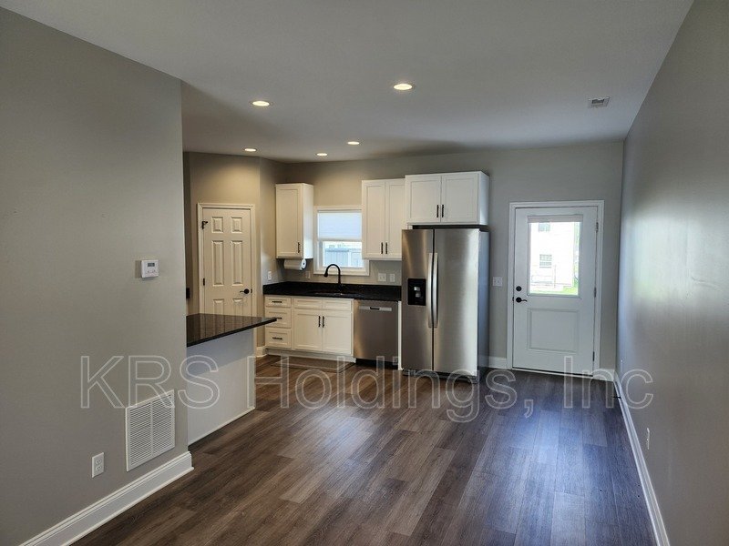 October Special-$500 OFF 1ST MONTH'S RENT-Practically New 3 BR, 2.5 Bath Townhome, Great Harrisonburg Location property image