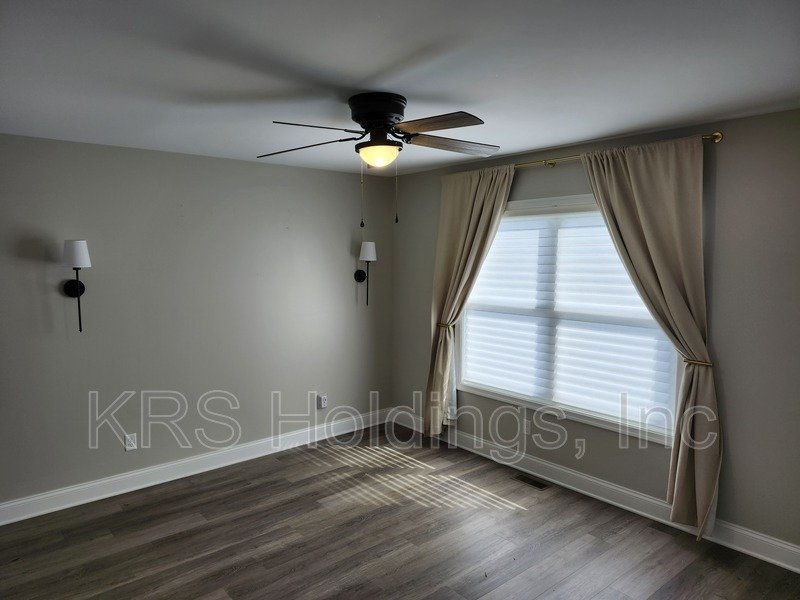 October Special-$500 OFF 1ST MONTH'S RENT-Practically New 3 BR, 2.5 Bath Townhome, Great Harrisonburg Location property image