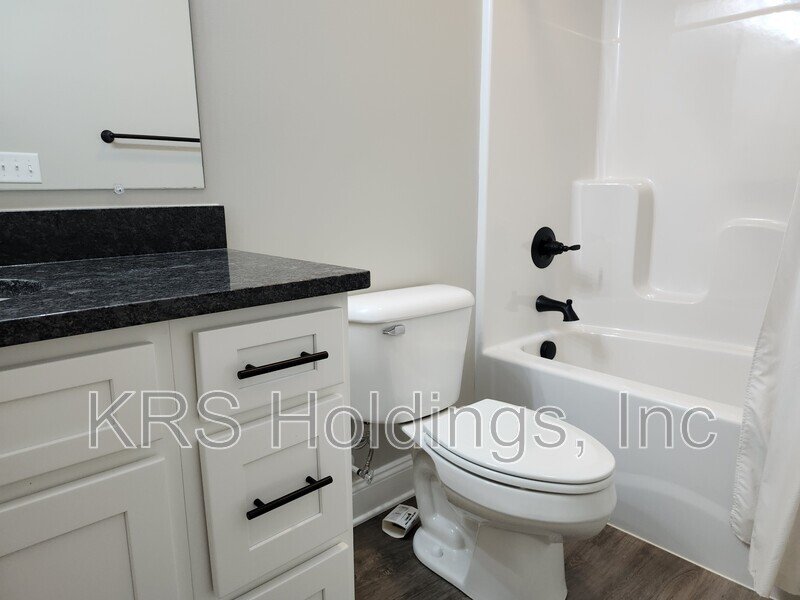 October Special-$500 OFF 1ST MONTH'S RENT-Practically New 3 BR, 2.5 Bath Townhome, Great Harrisonburg Location property image
