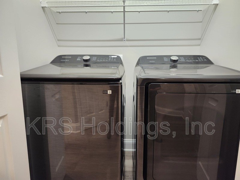 October Special-$500 OFF 1ST MONTH'S RENT-Practically New 3 BR, 2.5 Bath Townhome, Great Harrisonburg Location property image