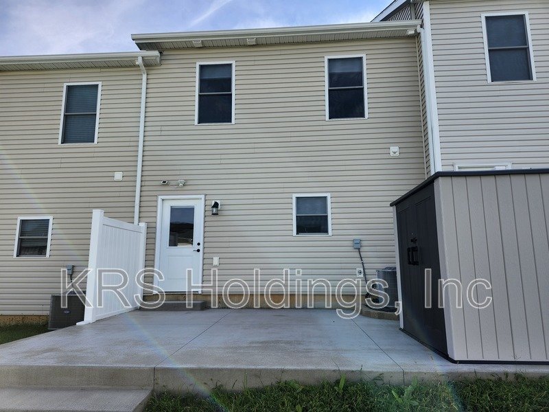 October Special-$500 OFF 1ST MONTH'S RENT-Practically New 3 BR, 2.5 Bath Townhome, Great Harrisonburg Location property image