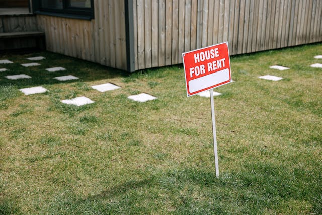 For rent sign on a lawn