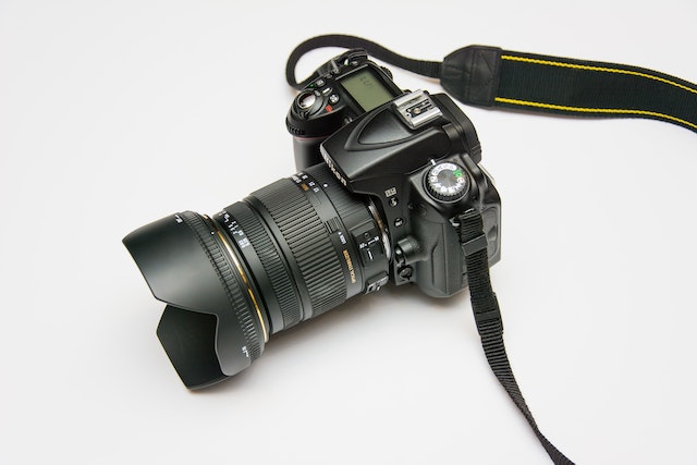 Professional digital camera with a long lens
