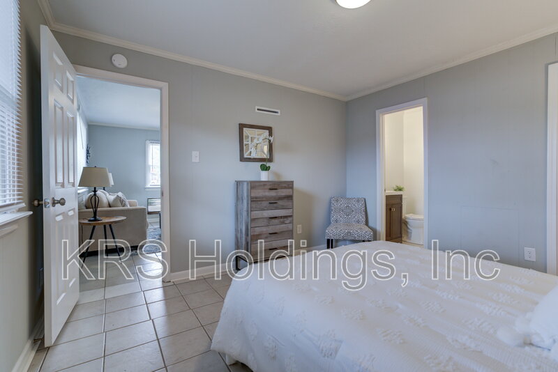100$ OFF - Renovated 1BR | Utilities Included + Washer/Dryer property image
